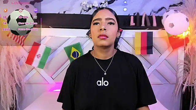 Zoe-Johnson  online show from 06.25.26