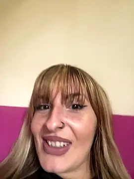 Snapshot of Sexy_Bulgarian_woman chatting on 10.22.25 Sexy Bulgarian woman online show from 10.22.25