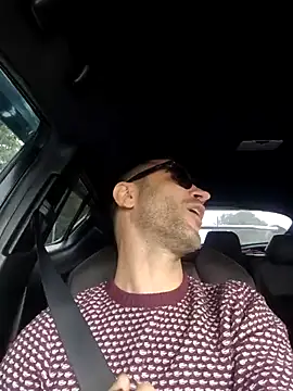 Snapshot of siad@xh chatting on 12.20.25 siadxh online show from 12.20.25