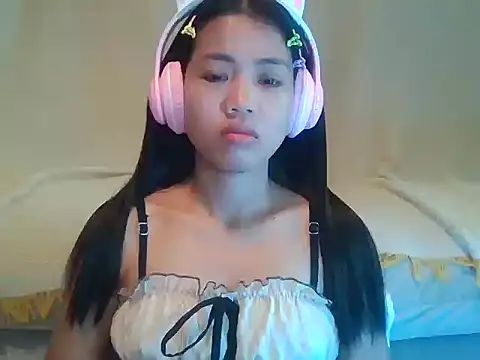 Snapshot of AnnewithanE chatting on 09.23.25 AnnewithanE online show from 09.23.25