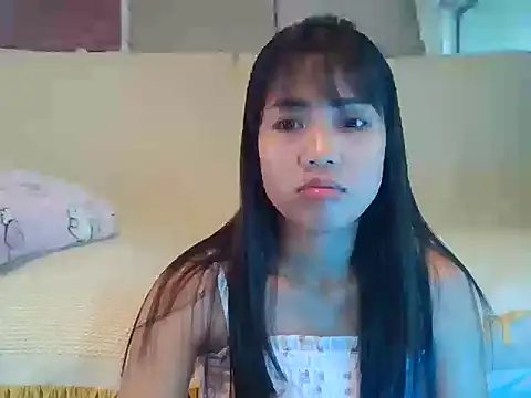 Snapshot of AnnewithanE chatting on 10.13.25 AnnewithanE online show from 10.13.25