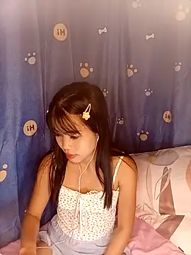 Snapshot of AnnewithanE chatting on 10.30.25 AnnewithanE online show from 10.30.25