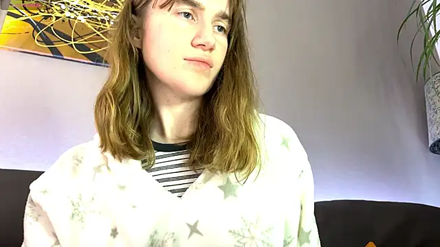 Snapshot of velina__ chatting on 10.24.25 velina online show from 10.24.25