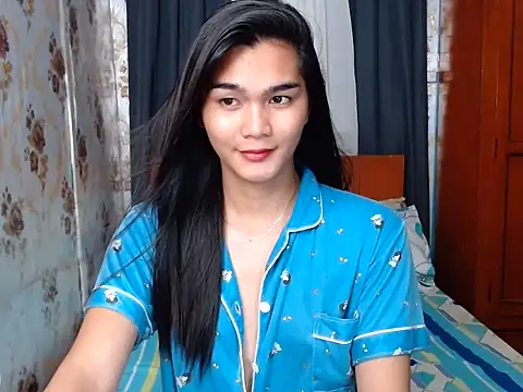 lady in moon online show from 10.22.25