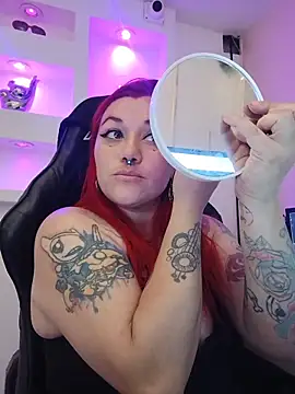 Snapshot of Bathory_Mia666 chatting on 12.13.25 Bathory Mia666 online show from 12.13.25