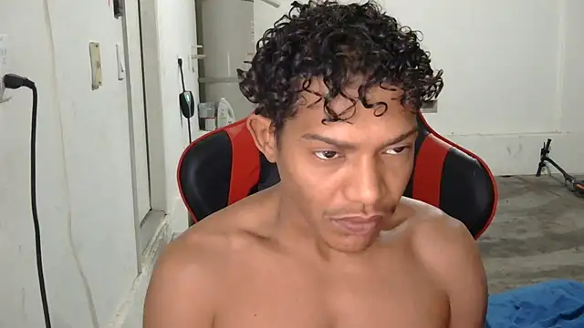 Snapshot of Gmajor chatting on 09.22.25 Gmajor online show from 09.22.25