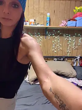 Snapshot of Kacinichole chatting on 10.03.25 Kacinichole online show from 10.03.25