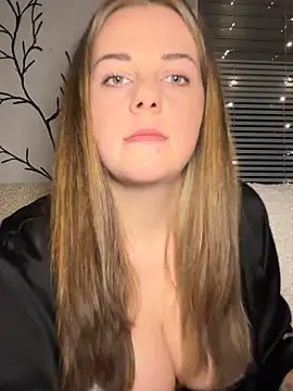 Snapshot of ItsLxsa chatting on 09.30.25 ItsLxsa online show from 09.30.25