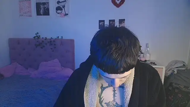 Snapshot of 2cyboy_ chatting on 09.28.25 2cyboy online show from 09.28.25