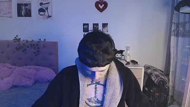 Snapshot of 2cyboy_ chatting on 09.30.25 2cyboy online show from 09.30.25