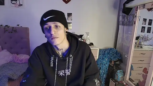 Snapshot of 2cyboy_ chatting on 10.08.25 2cyboy online show from 10.08.25