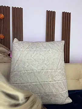 Snapshot of Mya_lorenz chatting on 11.01.25 Mya lorenz online show from 11.01.25