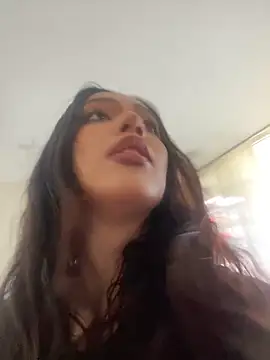 chloerossi18 online show from 12.19.25