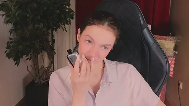 Loona Eclipse online show from 11.28.25