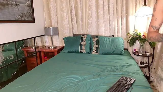 Snapshot of PrettyStranger chatting on 09.14.25 PrettyStranger online show from 09.14.25