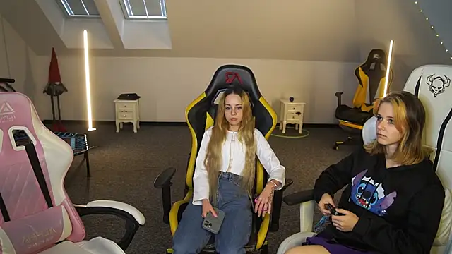 Snapshot of _Lili_054 chatting on 09.30.25  Lili 054 online show from 09.30.25