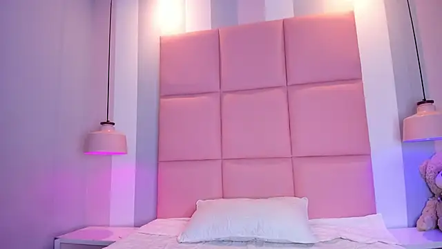 Snapshot of CarolinaFerrer chatting on 10.17.25 CarolinaFerrer online show from 10.17.25