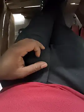 Snapshot of blackyporiki chatting on 09.13.25 blackyporiki online show from 09.13.25