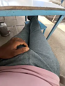 Snapshot of blackyporiki chatting on 09.29.25 blackyporiki online show from 09.29.25