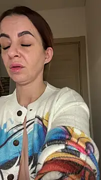 Roxanne Skye online show from 11.22.25