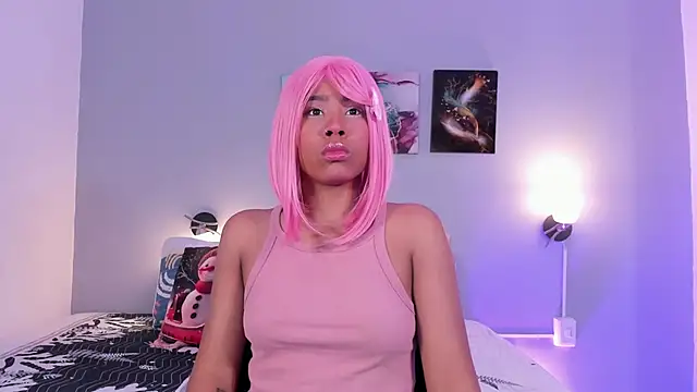 Snapshot of SophieW1 chatting on 11.10.25 SophieW1 online show from 11.10.25