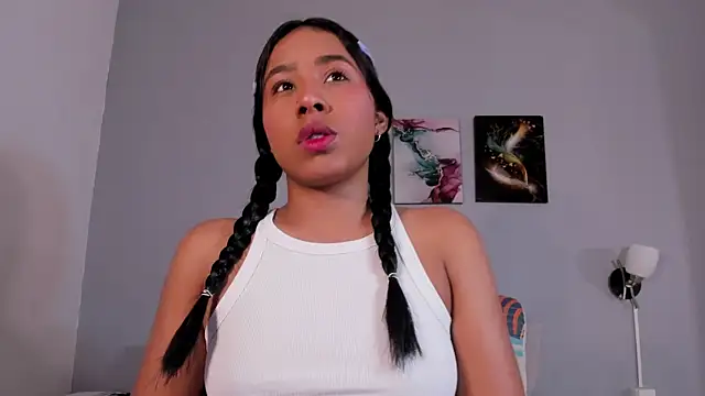 Snapshot of SophieW1 chatting on 11.14.25 SophieW1 online show from 11.14.25