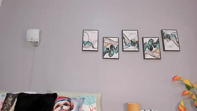 Snapshot of SophieW1 chatting on 12.03.25 SophieW1 online show from 12.03.25