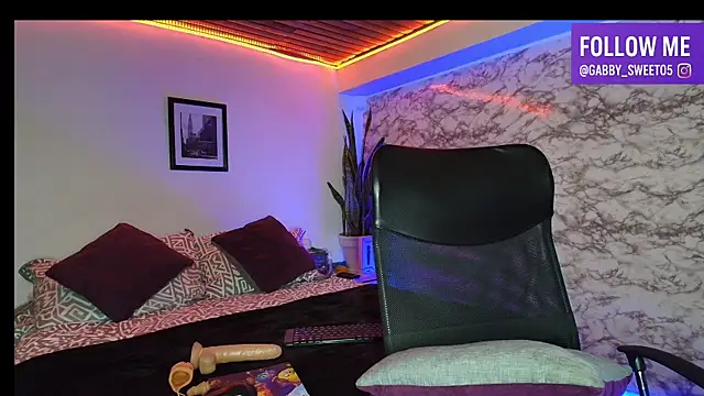 Gabbysweet0 online show from 11.13.25