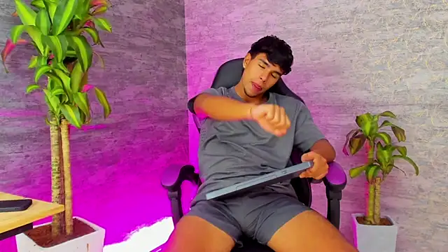 Snapshot of CHR58_ chatting on 09.08.25 CHR58 online show from 09.08.25