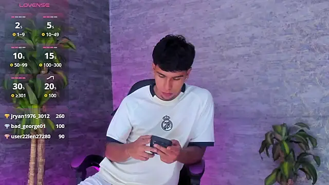 Snapshot of CHR58_ chatting on 09.15.25 CHR58 online show from 09.15.25