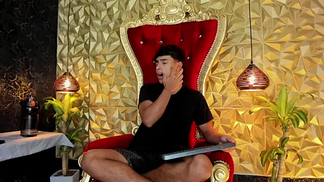 Snapshot of CHR58_ chatting on 09.19.25 CHR58 online show from 09.19.25