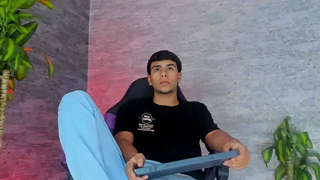 Snapshot of CHR58_ chatting on 09.21.25 CHR58 online show from 09.21.25