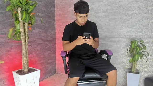 Snapshot of CHR58_ chatting on 09.22.25 CHR58 online show from 09.22.25