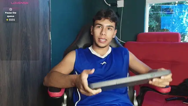 Snapshot of CHR58_ chatting on 10.31.25 CHR58 online show from 10.31.25