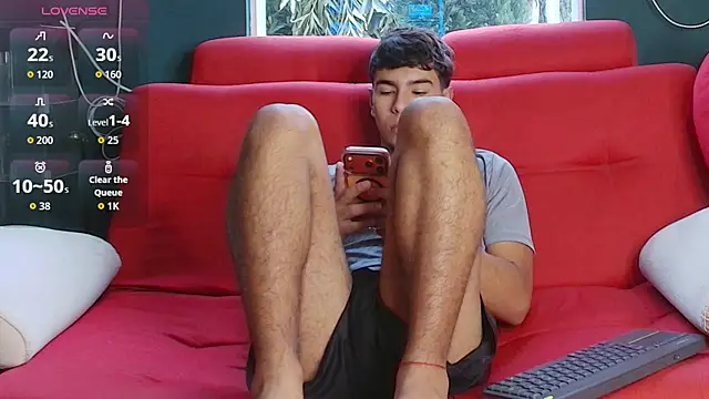 Snapshot of CHR58_ chatting on 11.13.25 CHR58 online show from 11.13.25