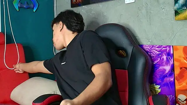 Snapshot of CHR58_ chatting on 12.01.25 CHR58 online show from 12.01.25