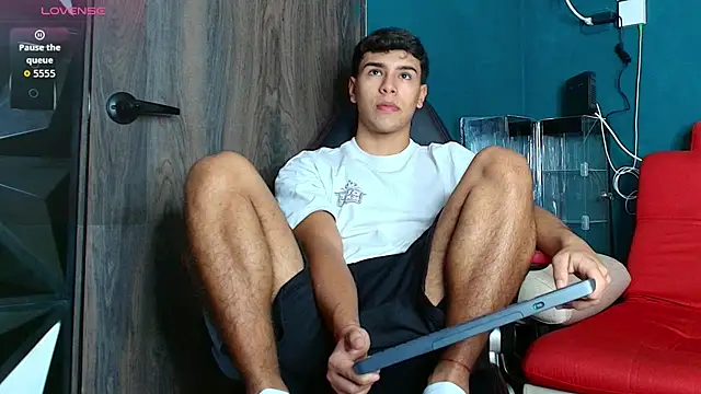 Snapshot of CHR58_ chatting on 12.02.25 CHR58 online show from 12.02.25