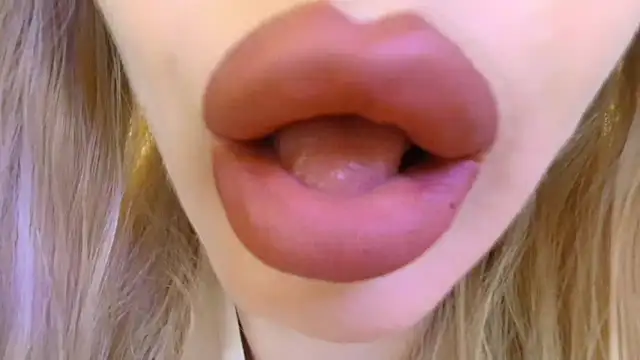 Snapshot of Politeeliza chatting on 05.21.26 Politeeliza online show from 05.21.26
