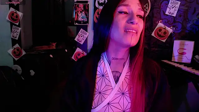 Snapshot of lilithword chatting on 10.27.25 lilithword online show from 10.27.25