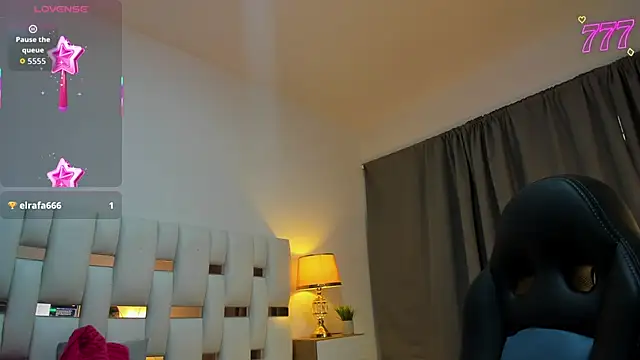 iamCharlotte19 online show from 07.28.26
