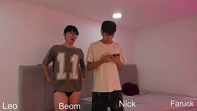 Snapshot of Handsomeboyss19 chatting on 09.12.25 Handsomeboyss19 online show from 09.12.25