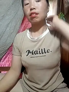 Snapshot of hera-00 chatting on 10.04.25 hera-00 online show from 10.04.25