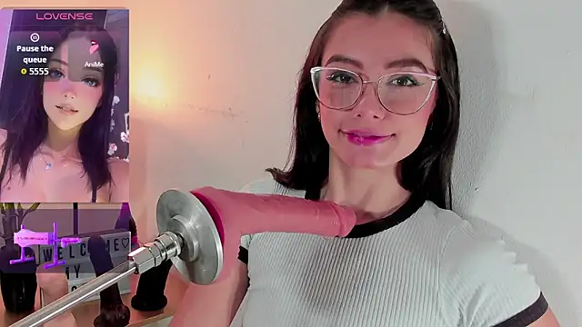 valentinna montess online show from 11.04.25