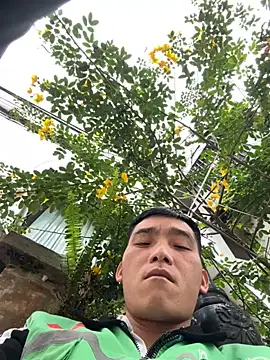 Snapshot of Chao_xxx chatting on 10.17.25 Chao xxx online show from 10.17.25