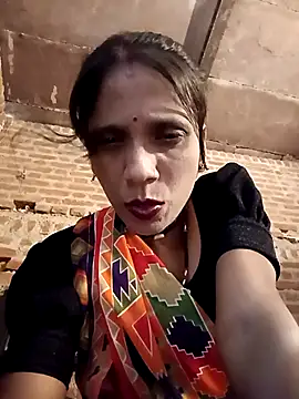 Snapshot of Xx_pooja chatting on 10.02.25 Xx pooja online show from 10.02.25