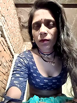 Snapshot of Xx_pooja chatting on 10.31.25 Xx pooja online show from 10.31.25