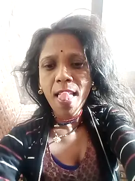 Snapshot of Xx_pooja chatting on 11.28.25 Xx pooja online show from 11.28.25