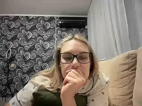 NikexPretty online show from 10.22.25