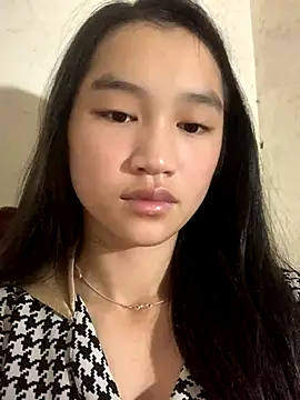 Snapshot of -Lie-06 chatting on 10.02.25 -Lie-06 online show from 10.02.25