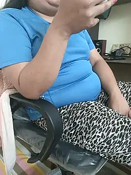 Snapshot of payal_261072_ chatting on 10.26.25 payal 261072 online show from 10.26.25